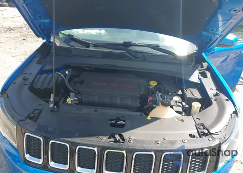 2018 Jeep Compass Latitude 4X4 from USA, damaged, VIN 3C4NJDBB0JT177435